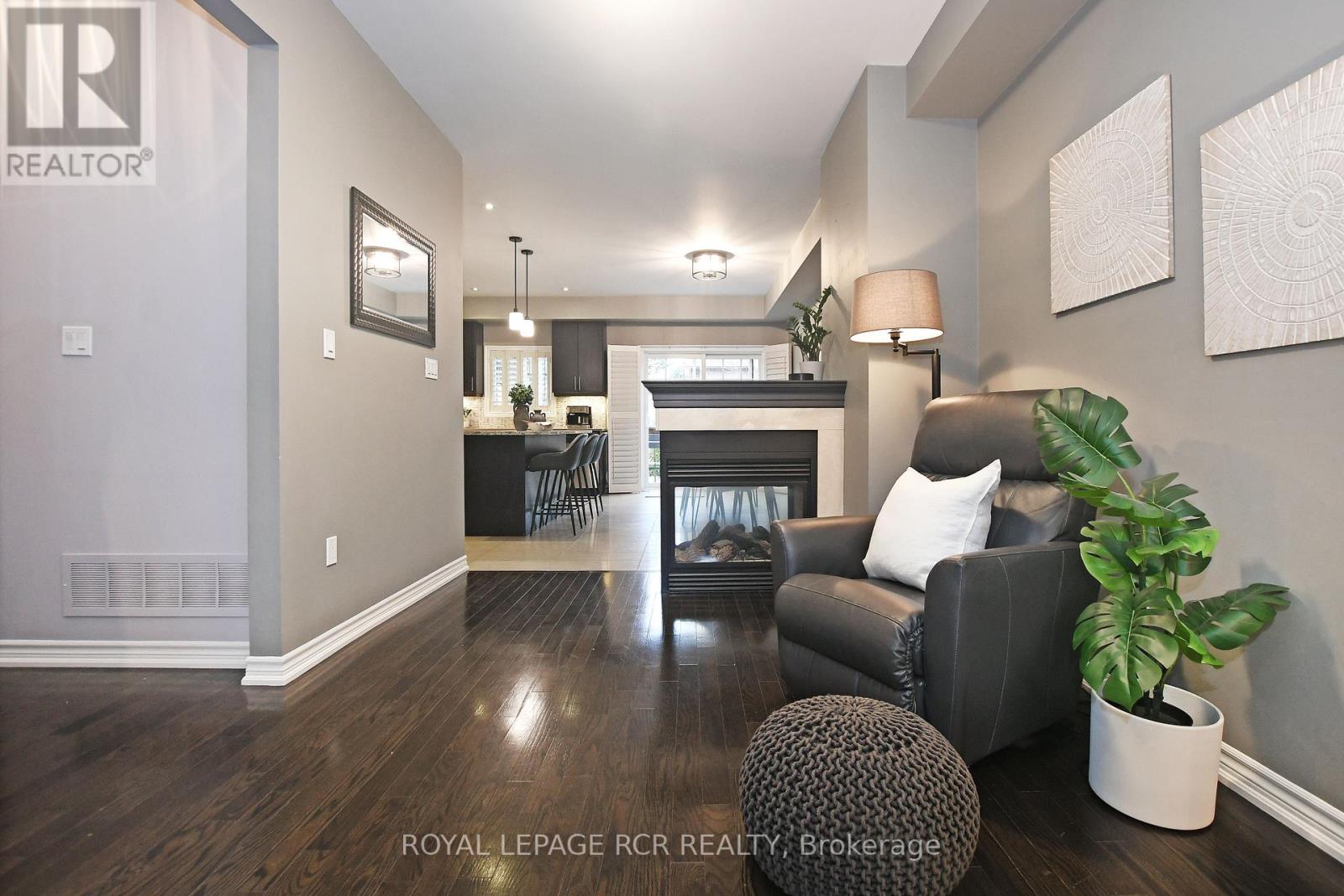 216 APPLETON CRT