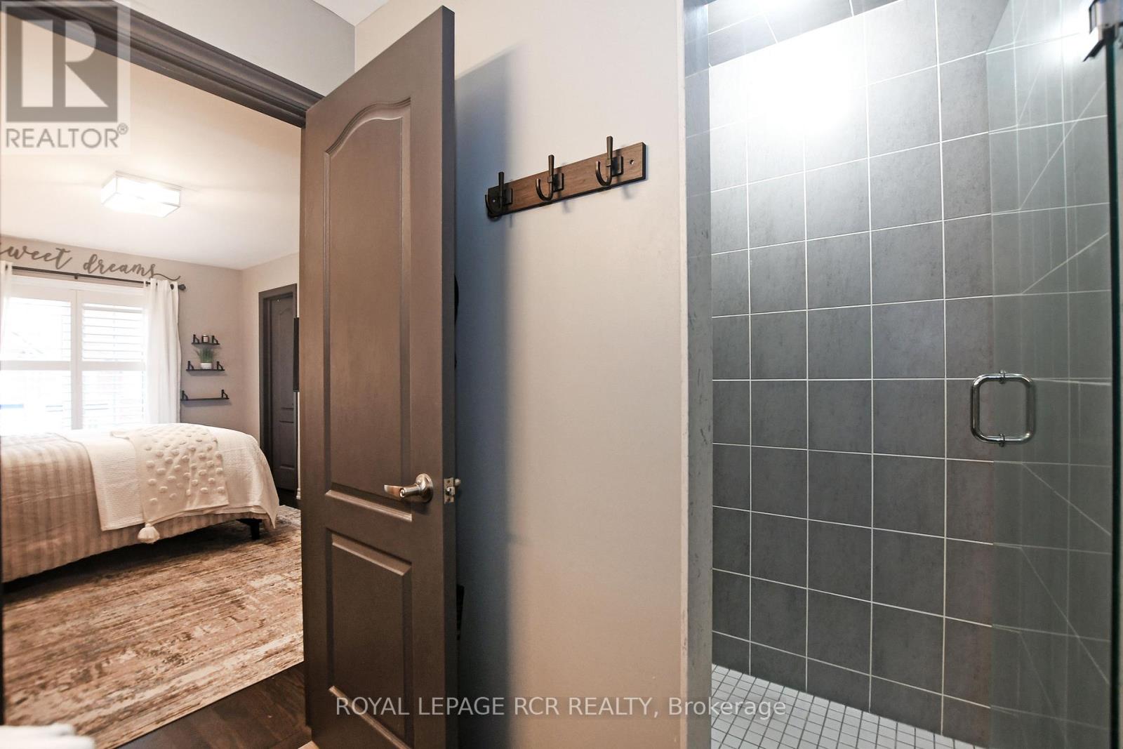 216 APPLETON CRT