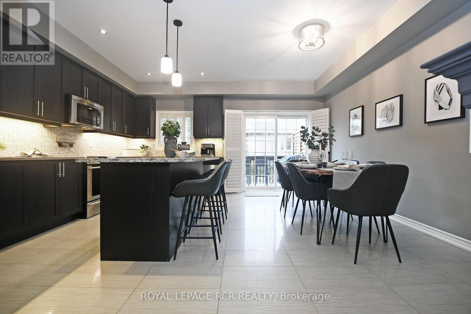 216 APPLETON CRT