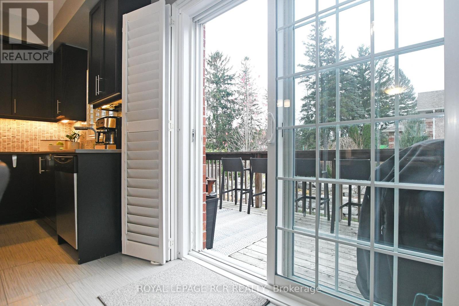 216 APPLETON CRT