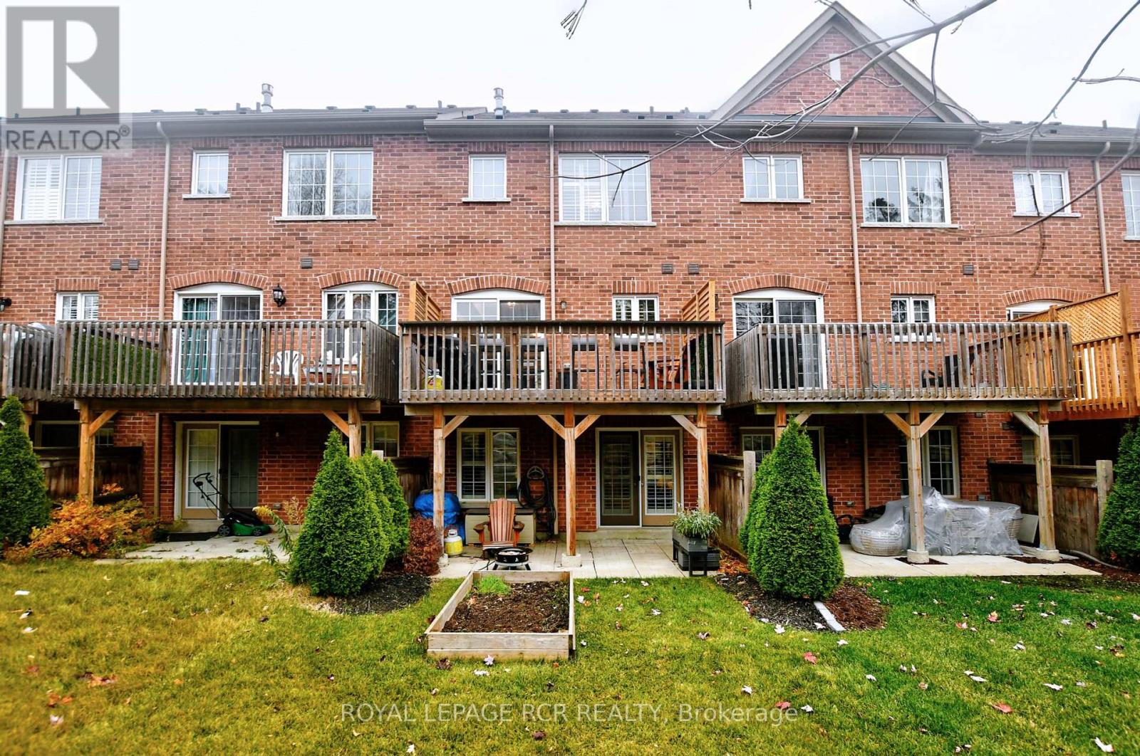 216 APPLETON CRT