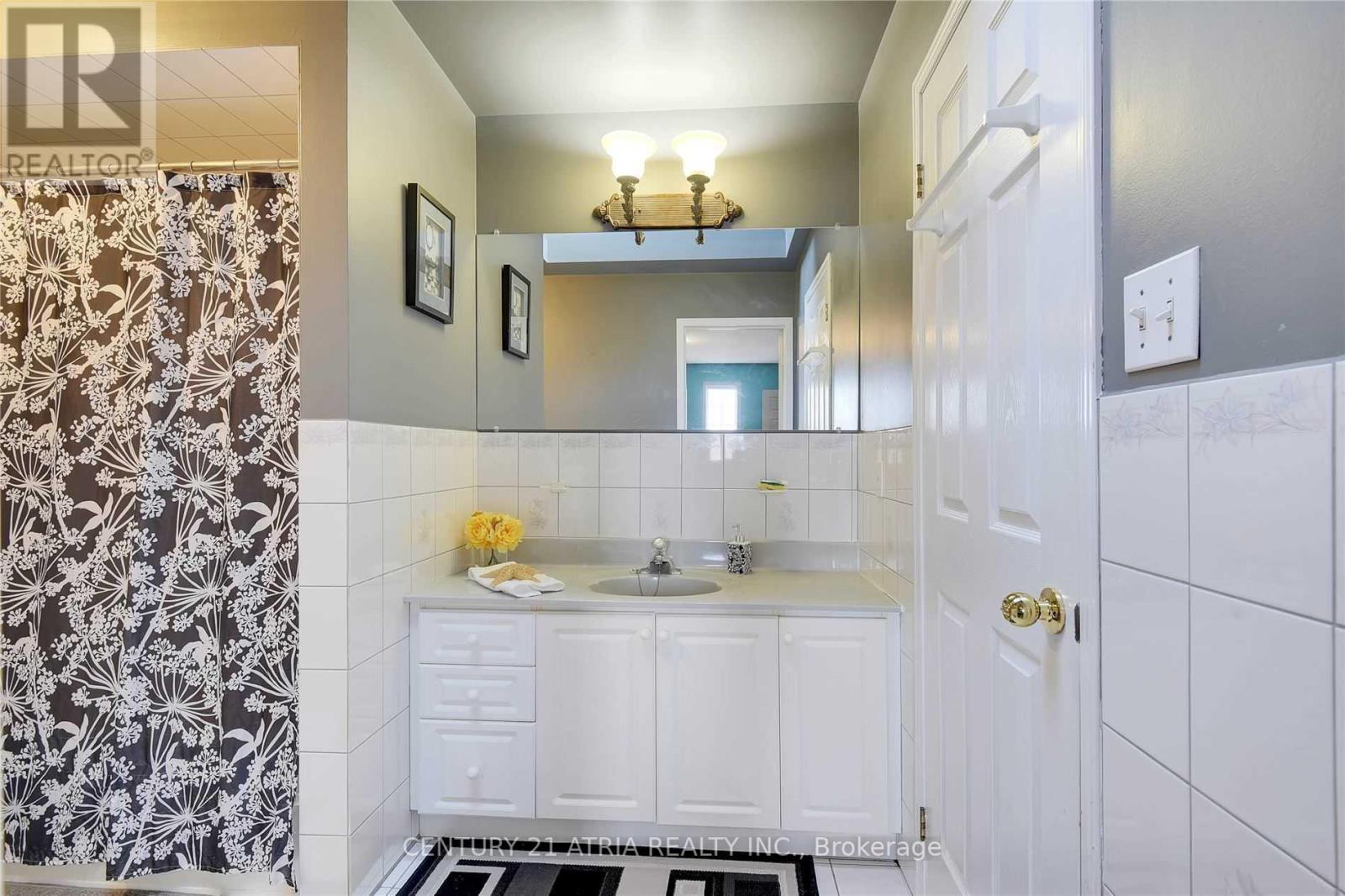 #UPPER -225 WALKER AVE, #Upper