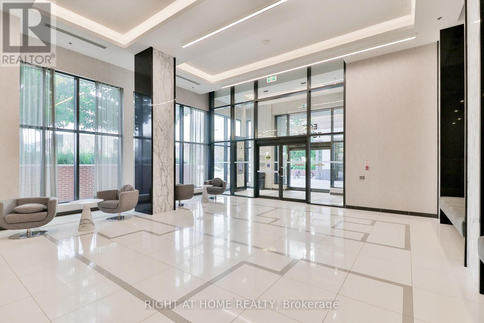 #832 -99 EAGLE ROCK WAY, #832