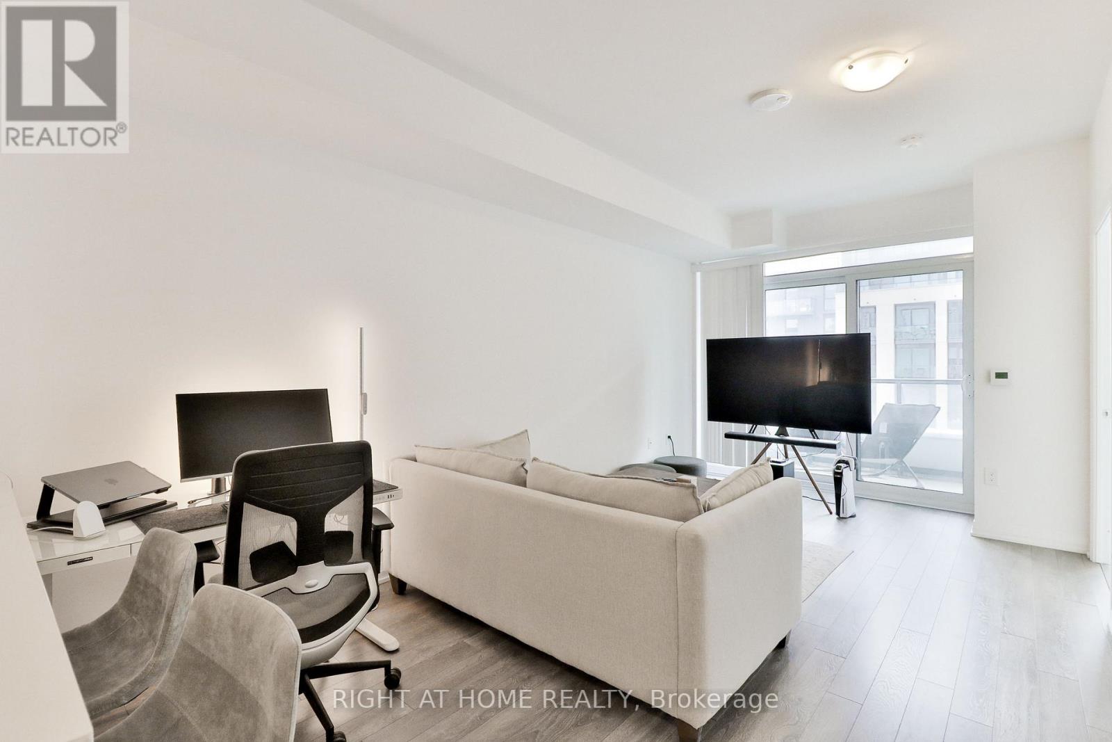 #832 -99 EAGLE ROCK WAY, #832