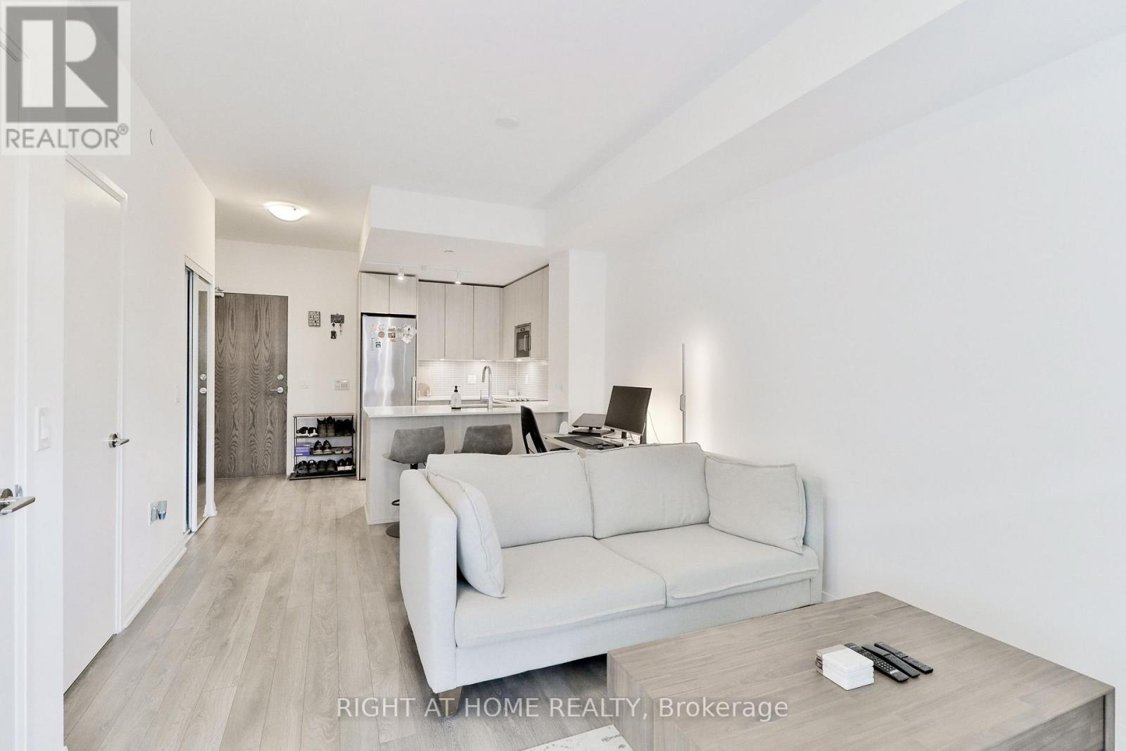 #832 -99 EAGLE ROCK WAY, #832