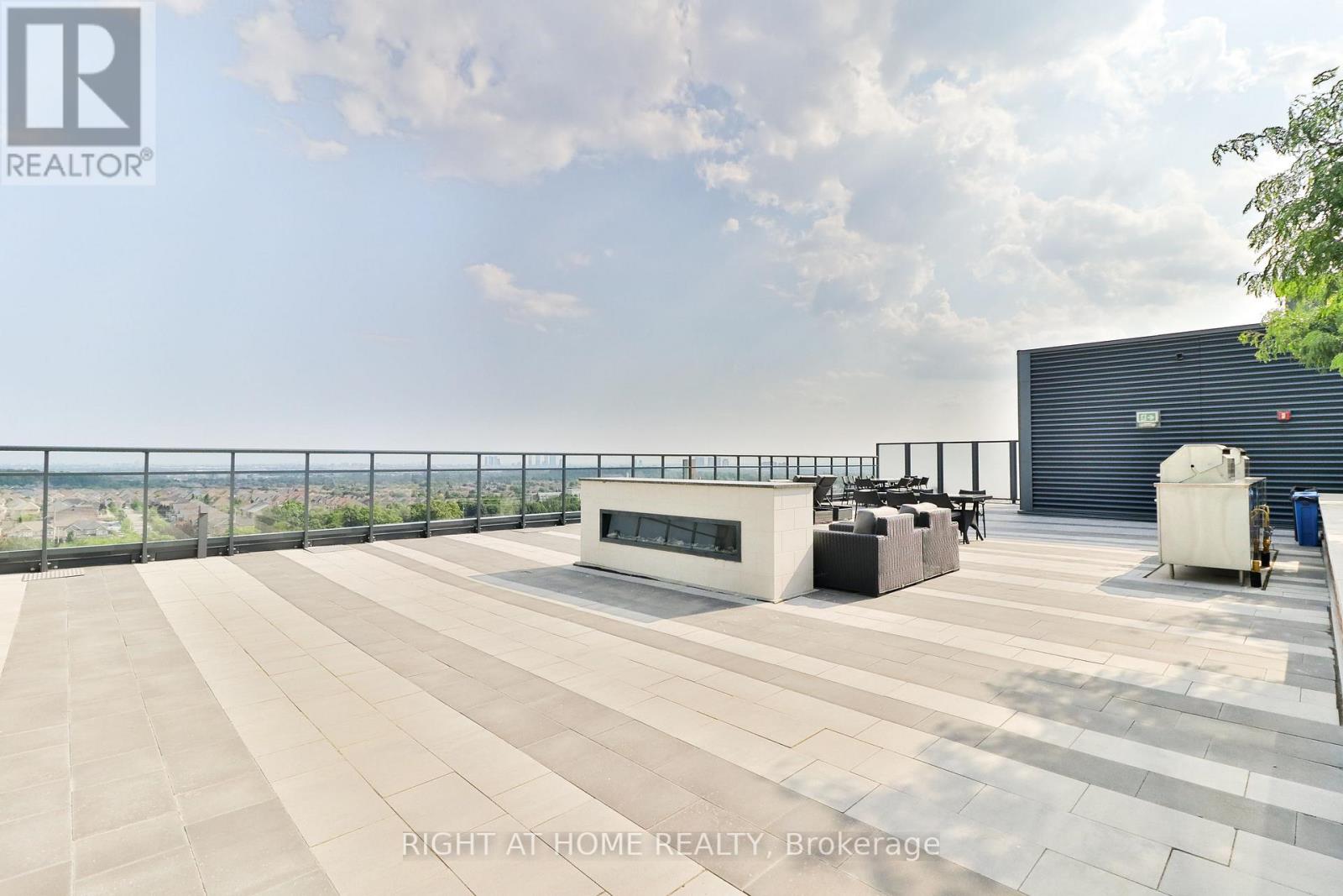 #832 -99 EAGLE ROCK WAY, #832