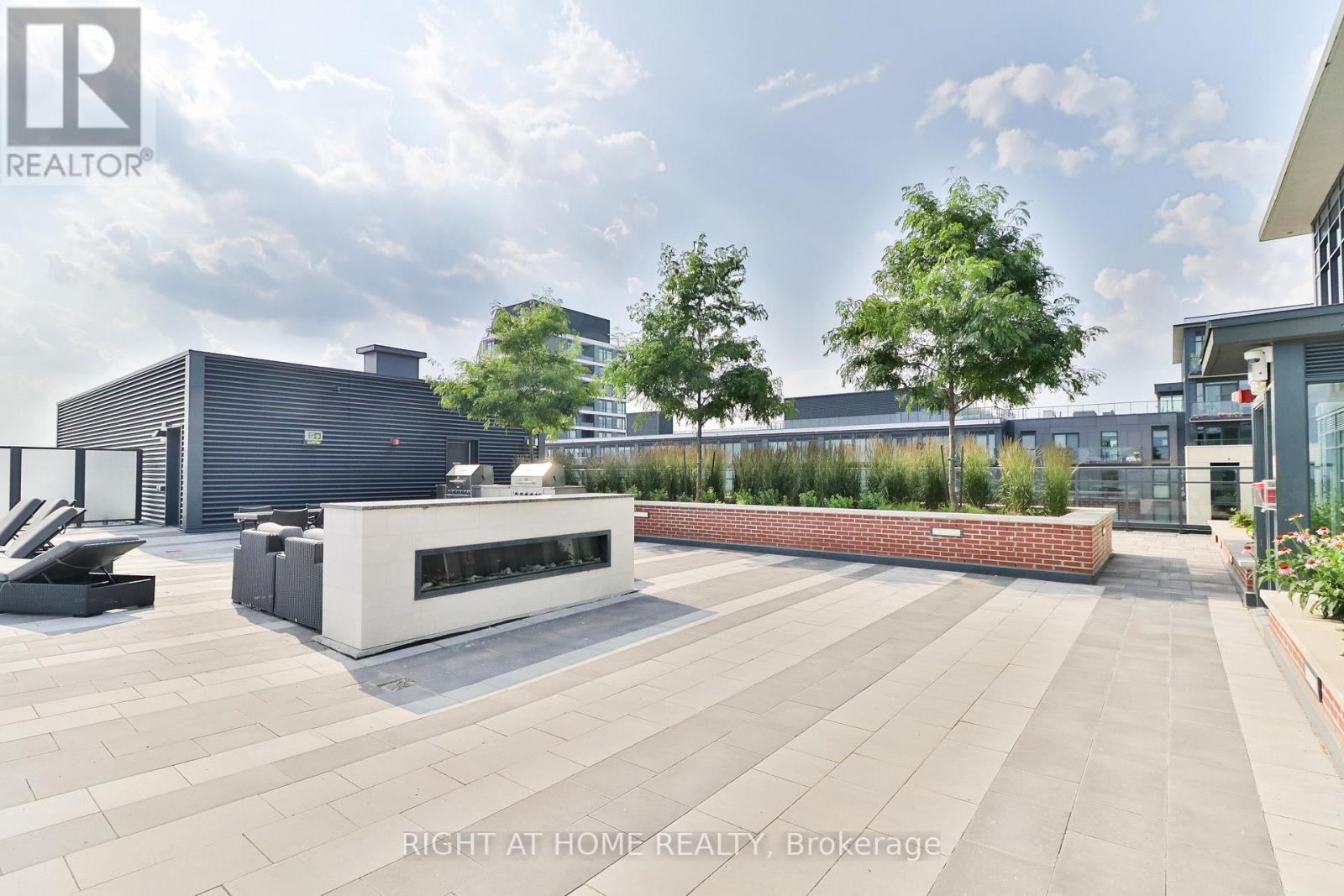 #832 -99 EAGLE ROCK WAY, #832