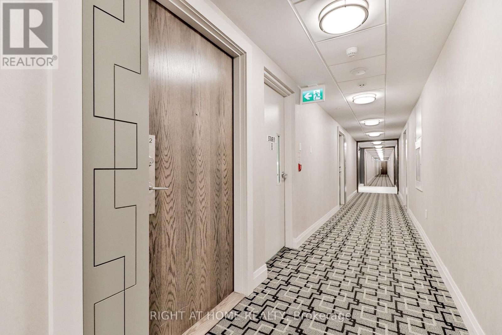 #832 -99 EAGLE ROCK WAY, #832
