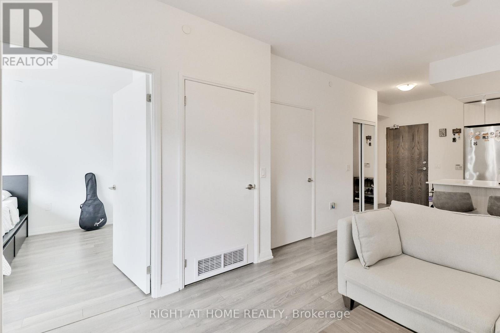 #832 -99 EAGLE ROCK WAY, #832