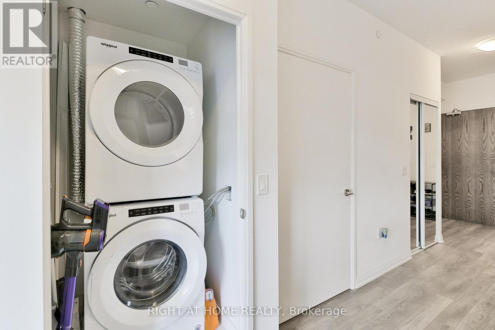 #832 -99 EAGLE ROCK WAY, #832