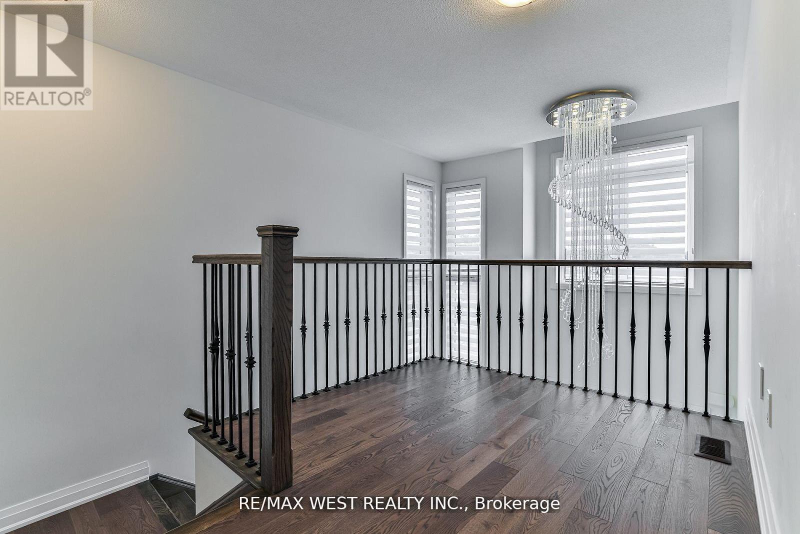 23 JONKMAN BLVD