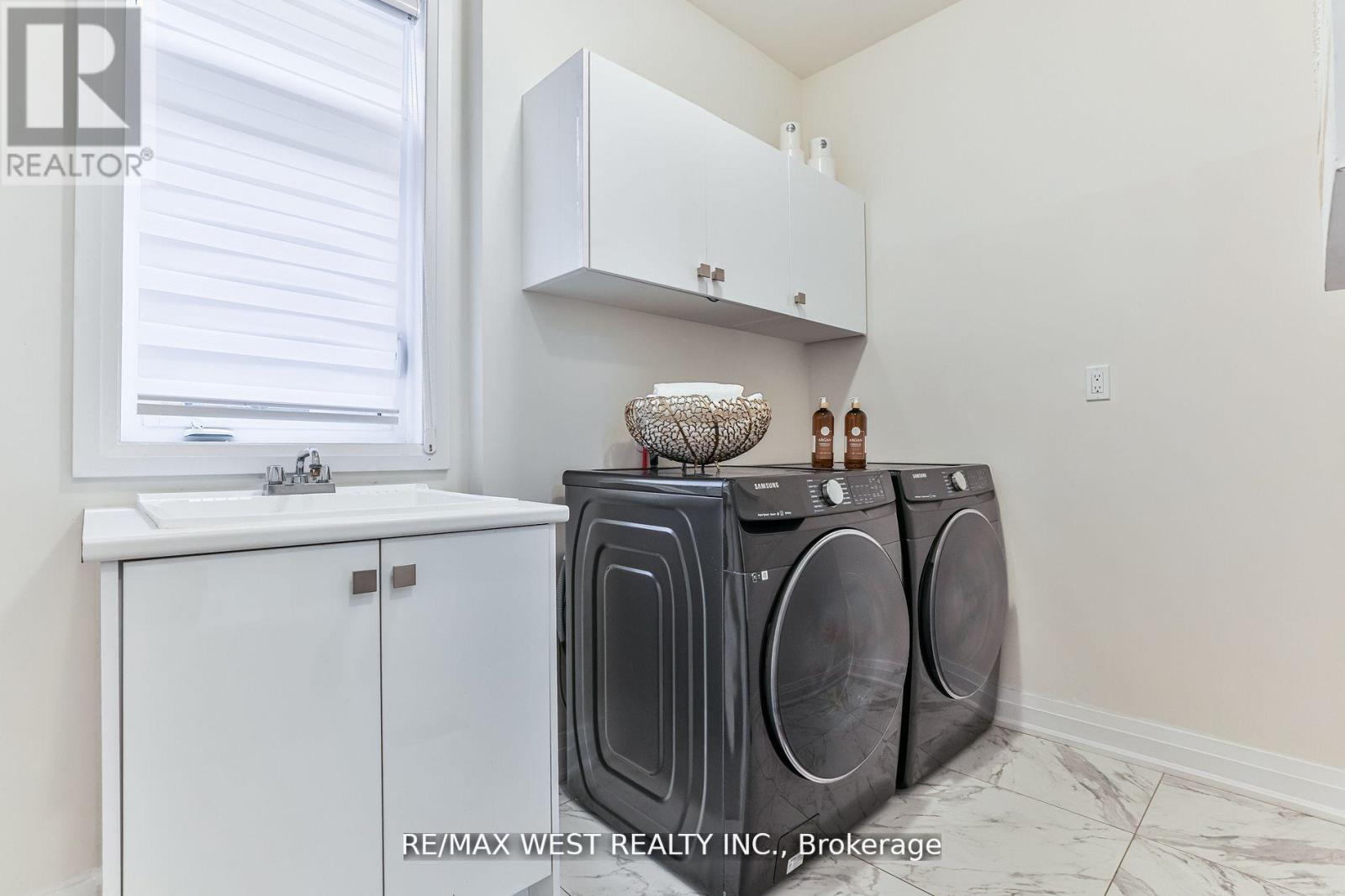 23 JONKMAN BLVD