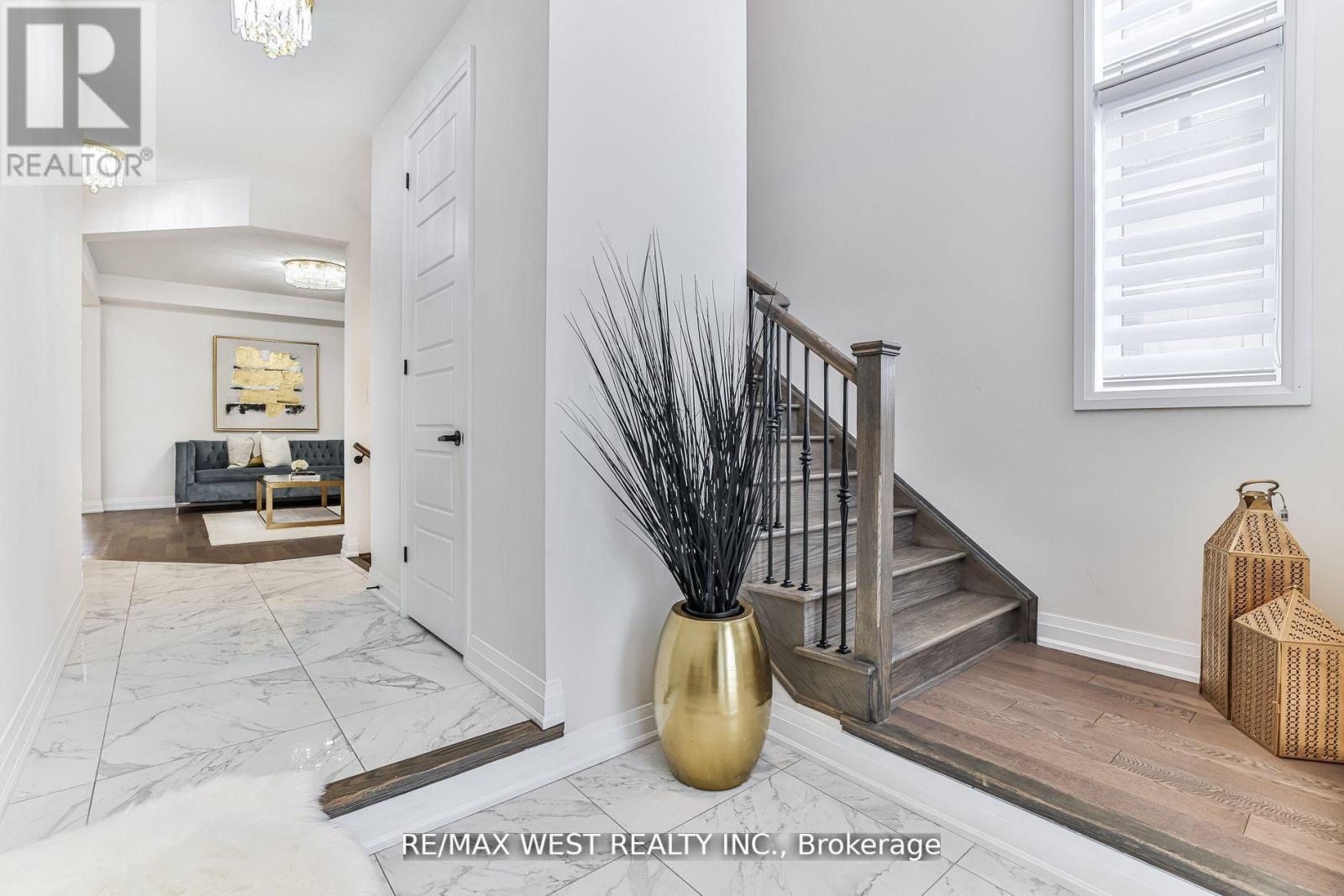 23 JONKMAN BLVD