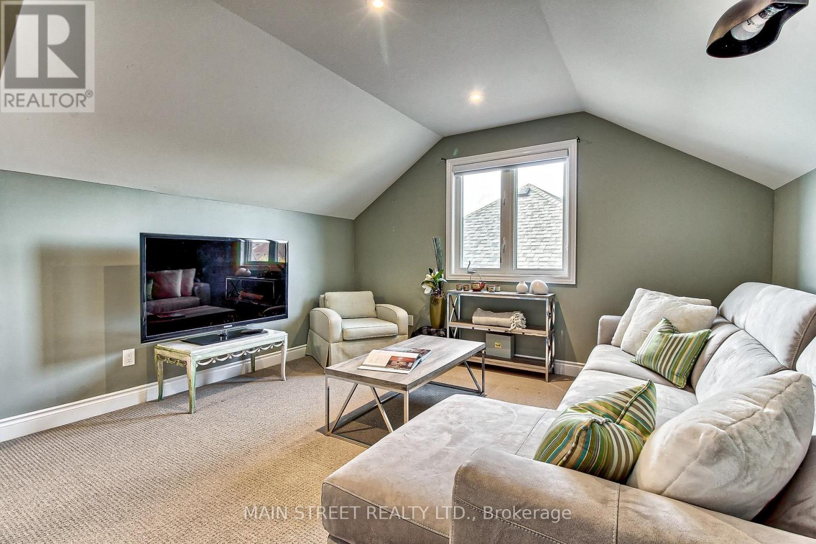 975 GORING CIRC