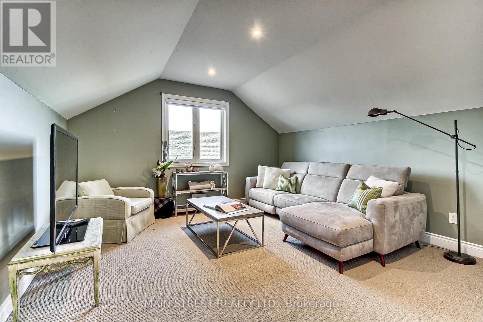 975 GORING CIRC