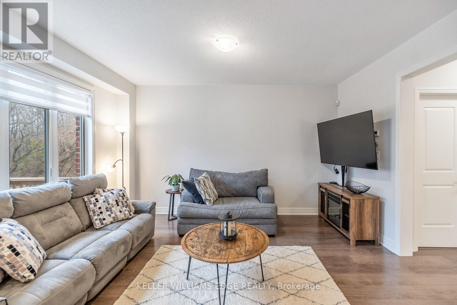 84 WOOD CRES