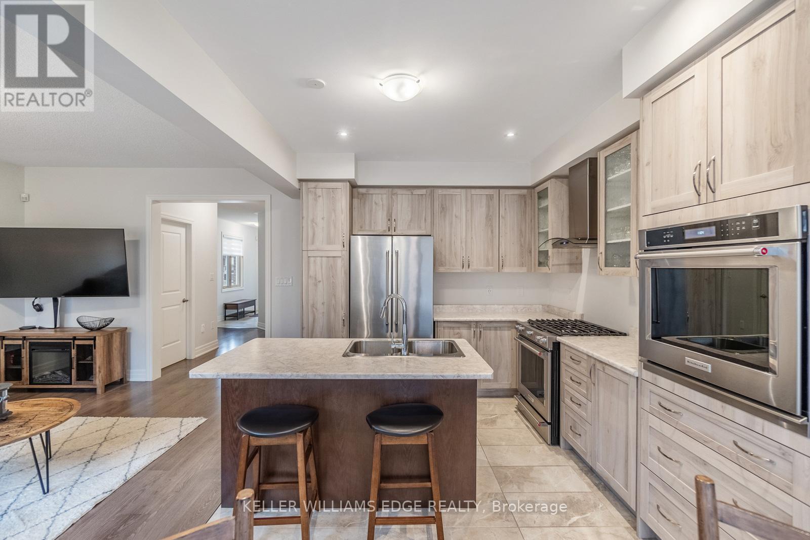84 WOOD CRES