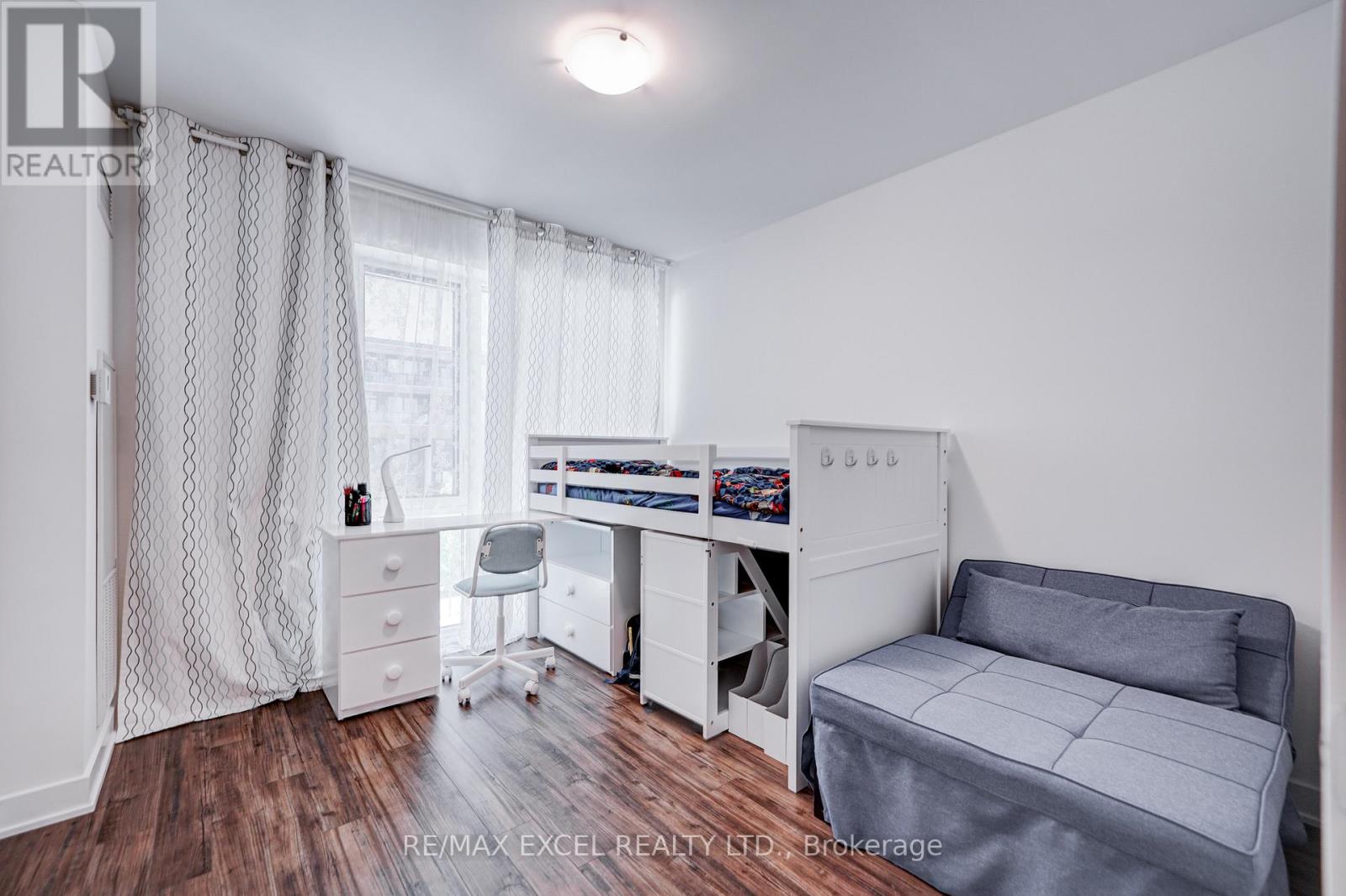 #105 -100 EAGLE ROCK WAY, #105