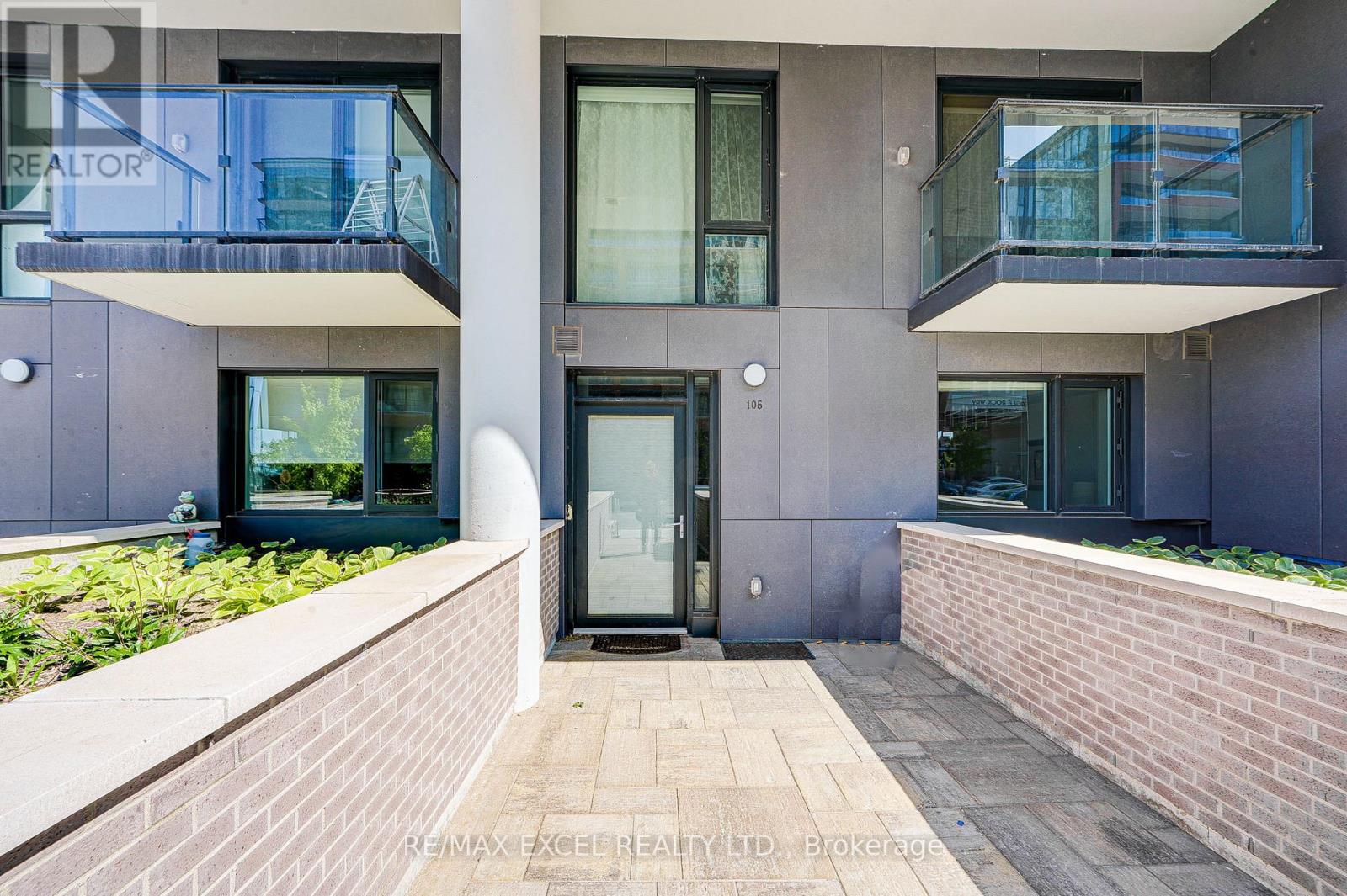 #105 -100 EAGLE ROCK WAY, #105