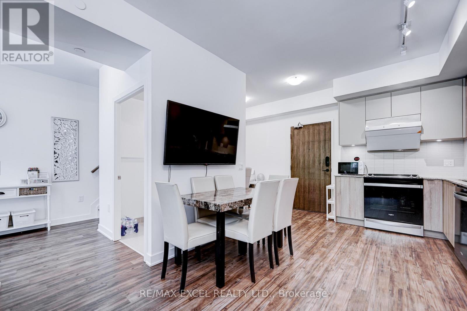 #105 -100 EAGLE ROCK WAY, #105