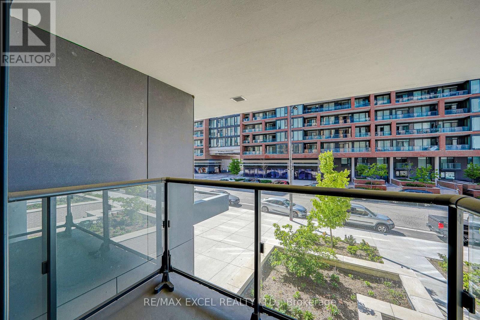 #105 -100 EAGLE ROCK WAY, #105