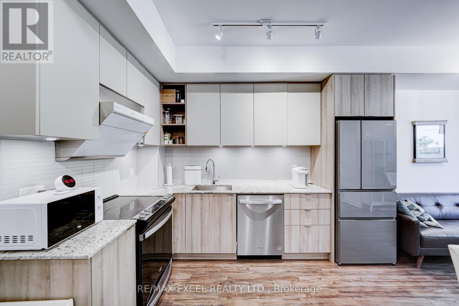 #105 -100 EAGLE ROCK WAY, #105