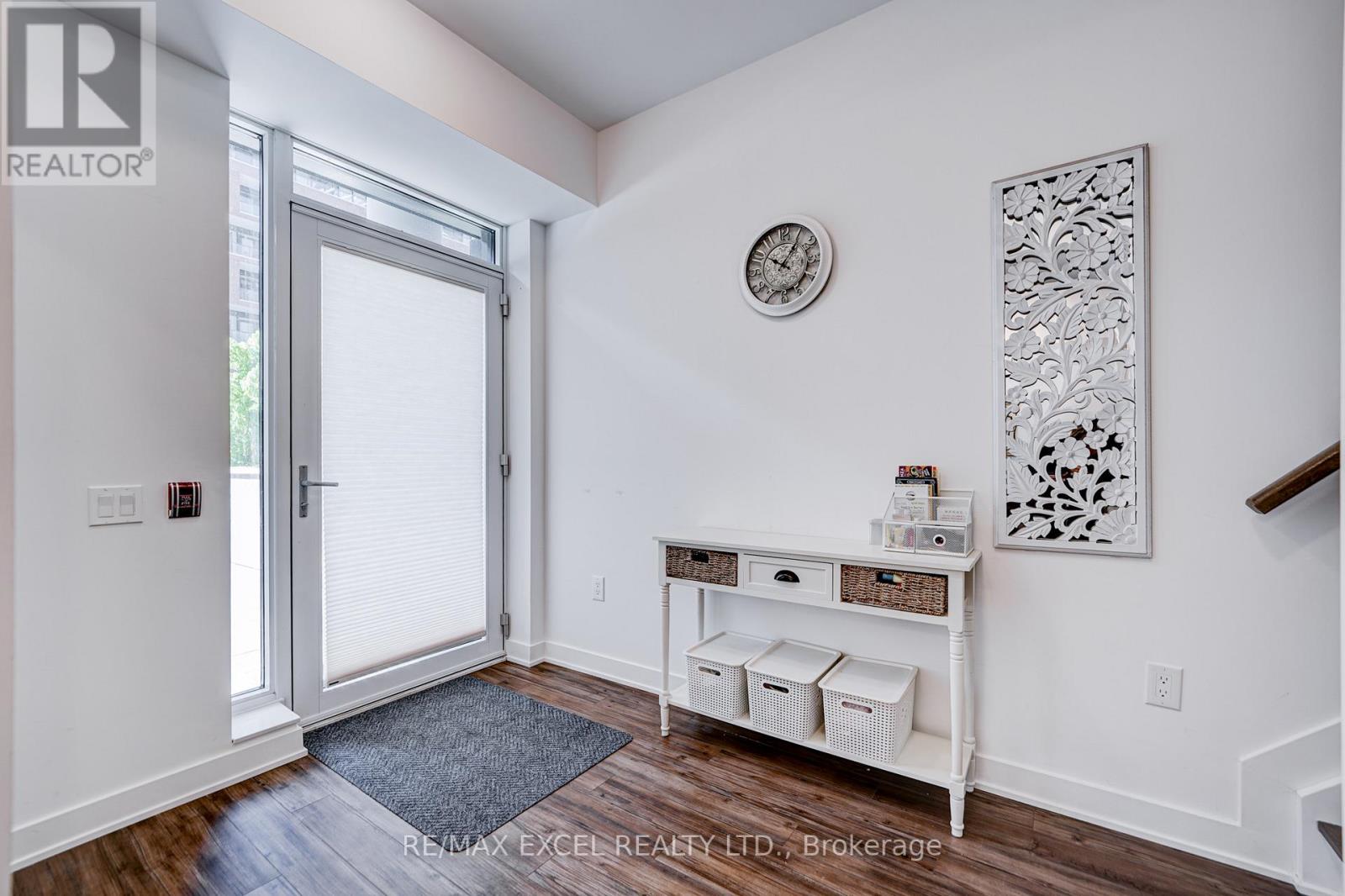 #105 -100 EAGLE ROCK WAY, #105