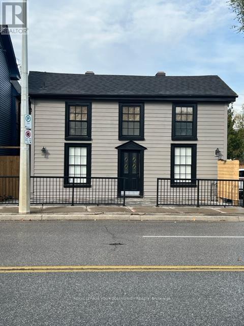 42 WELLINGTON ST E