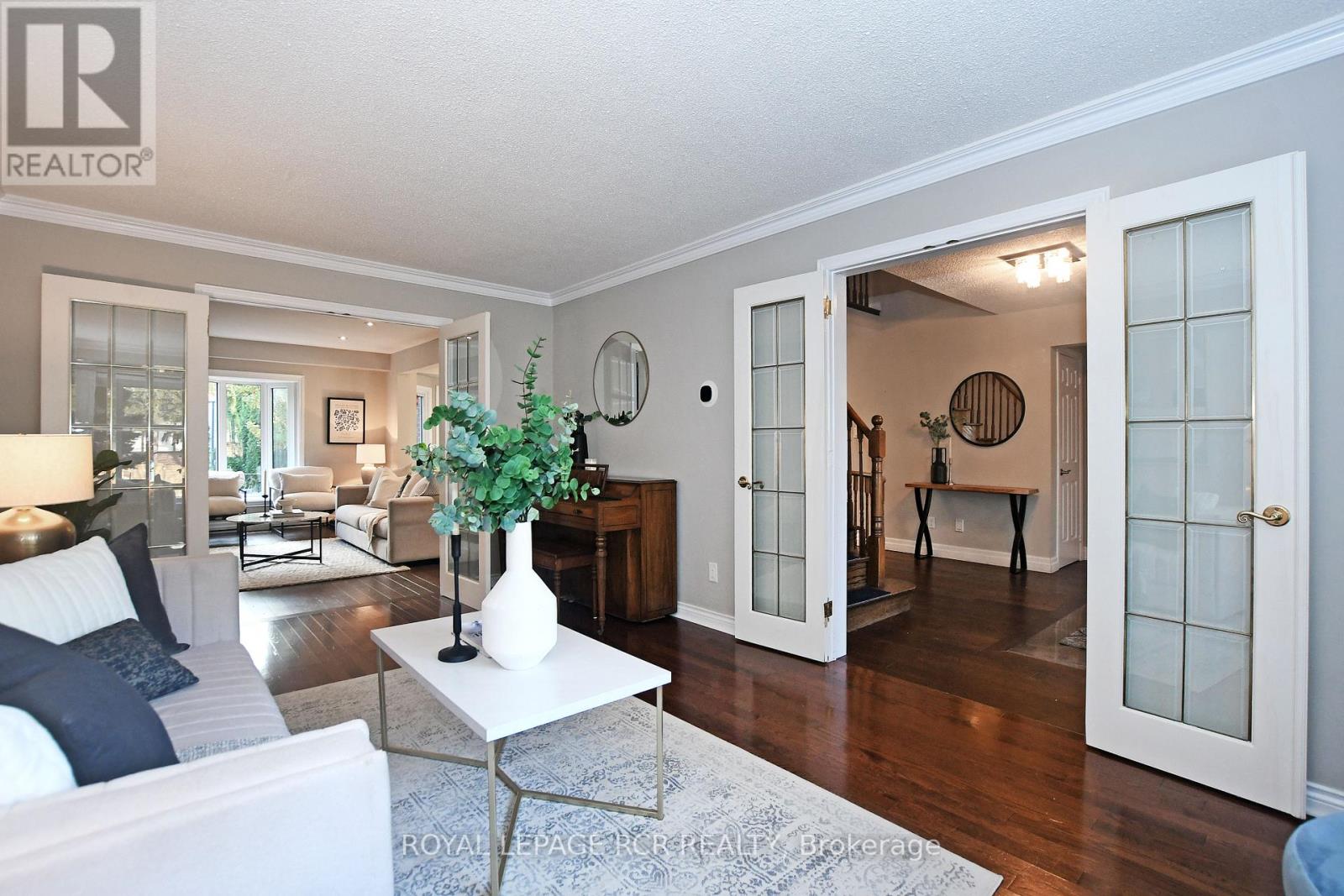 5 WILLIS DR