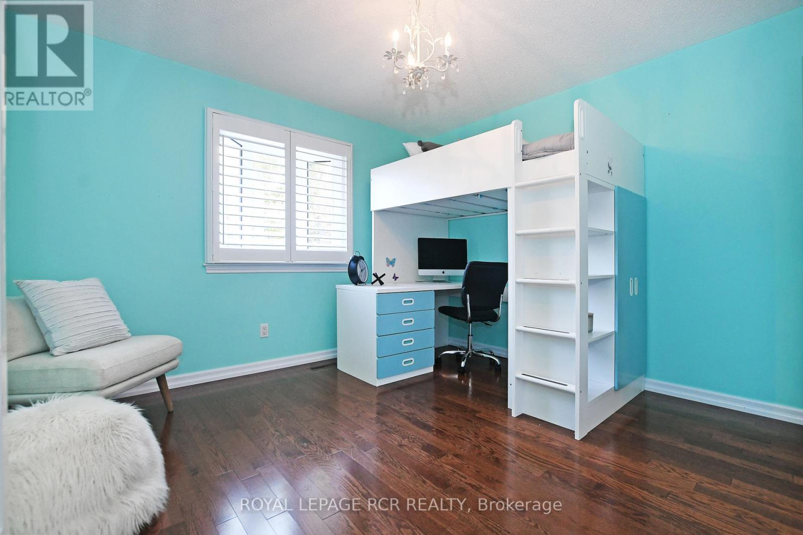 5 WILLIS DR
