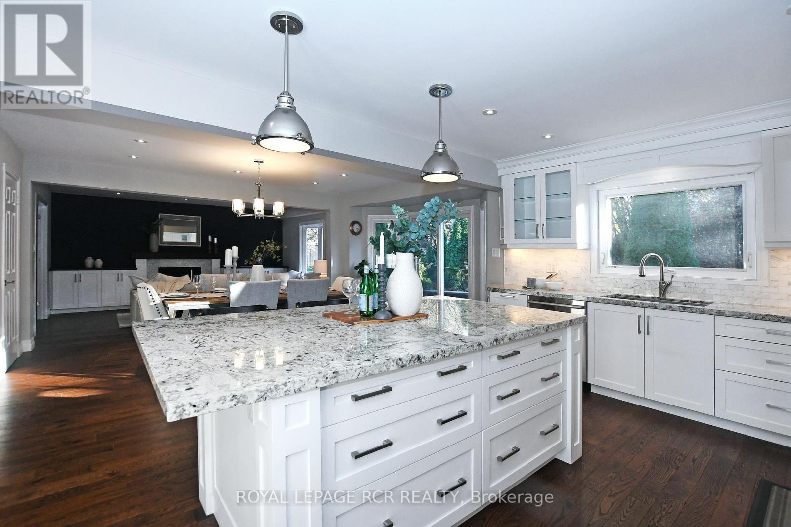 5 WILLIS DR