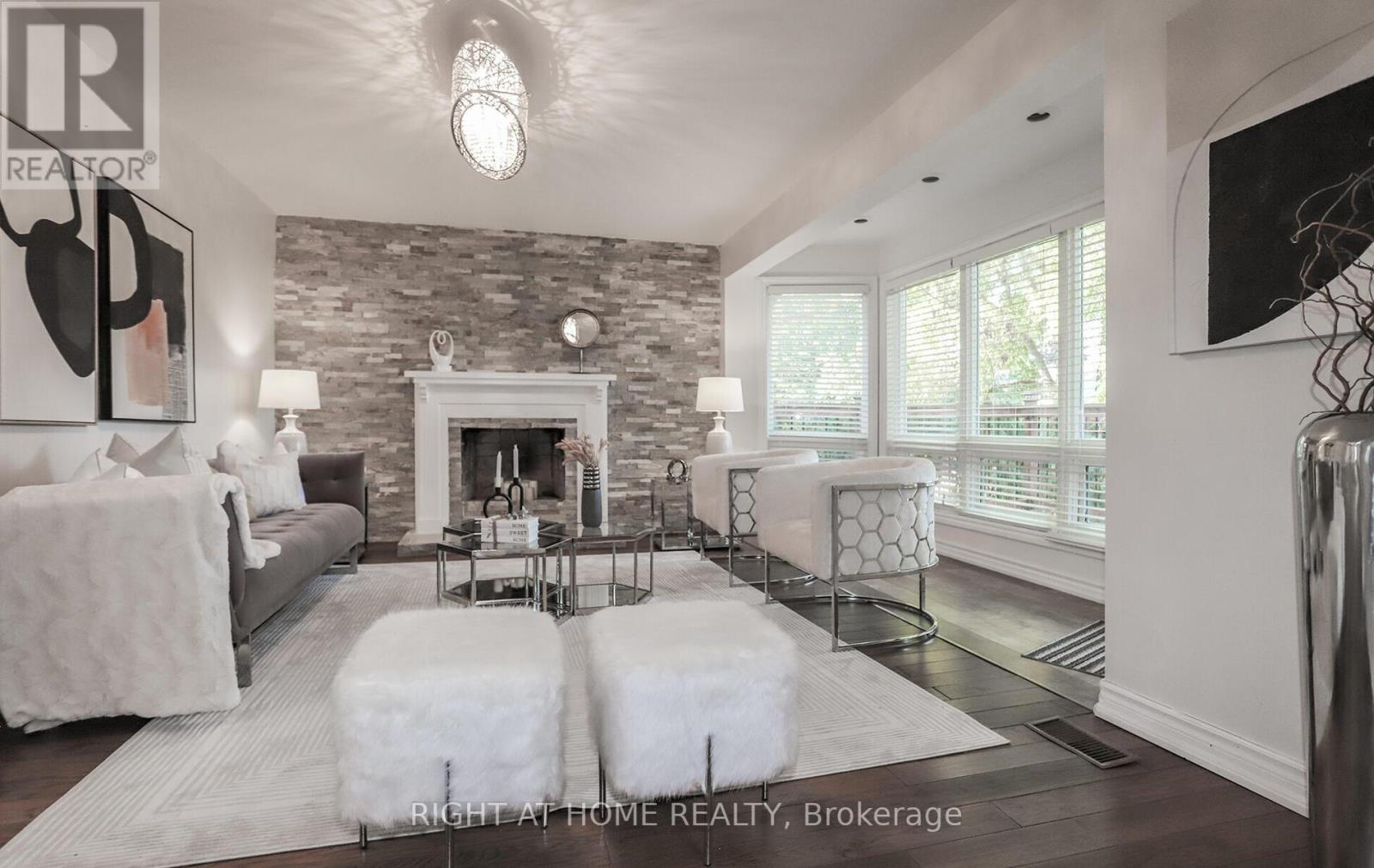 89 BATSON DR E