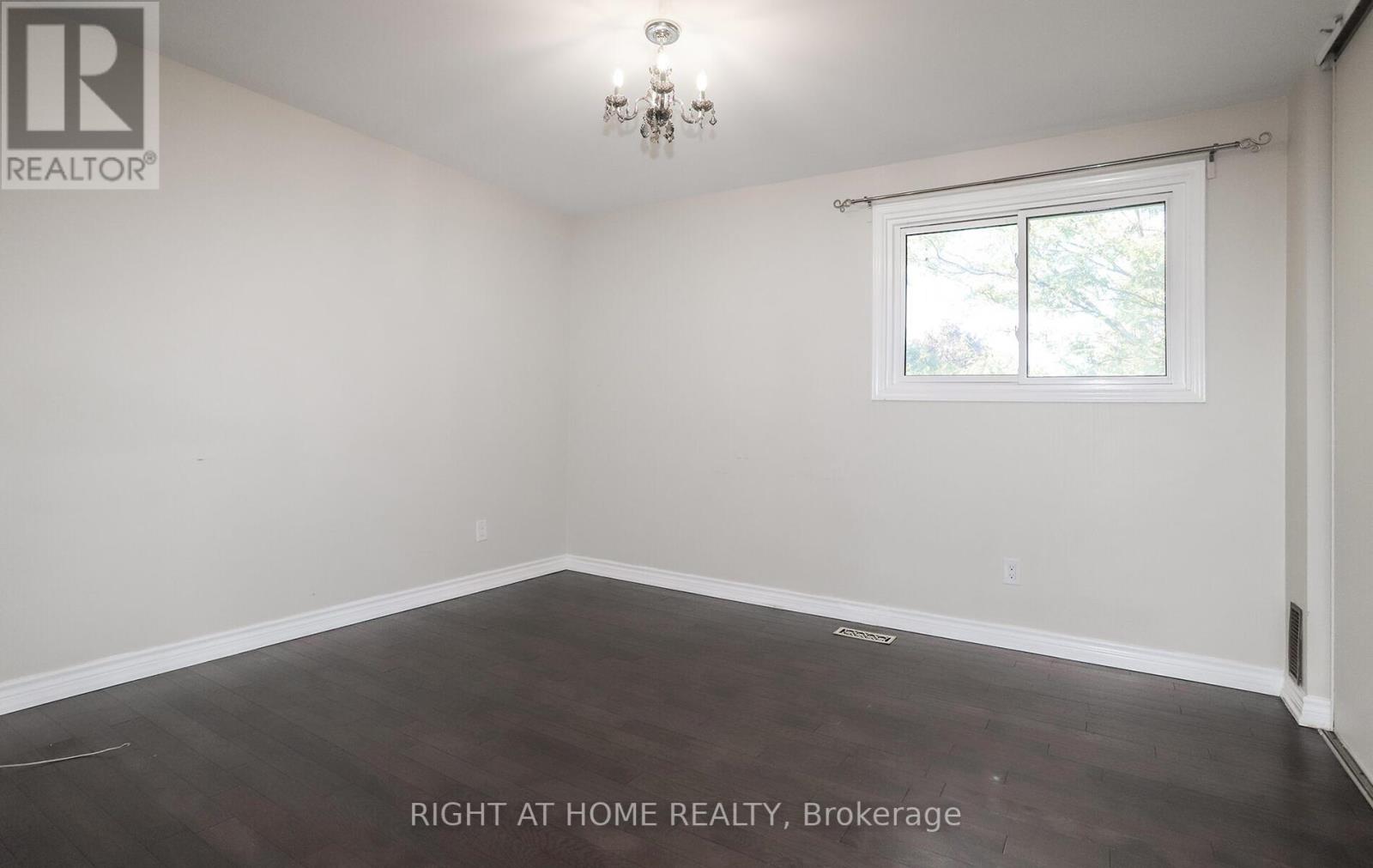 89 BATSON DR E