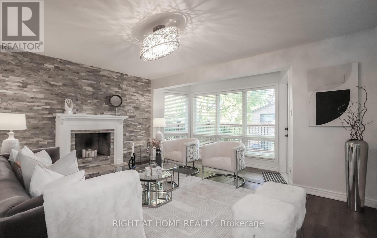 89 BATSON DR E