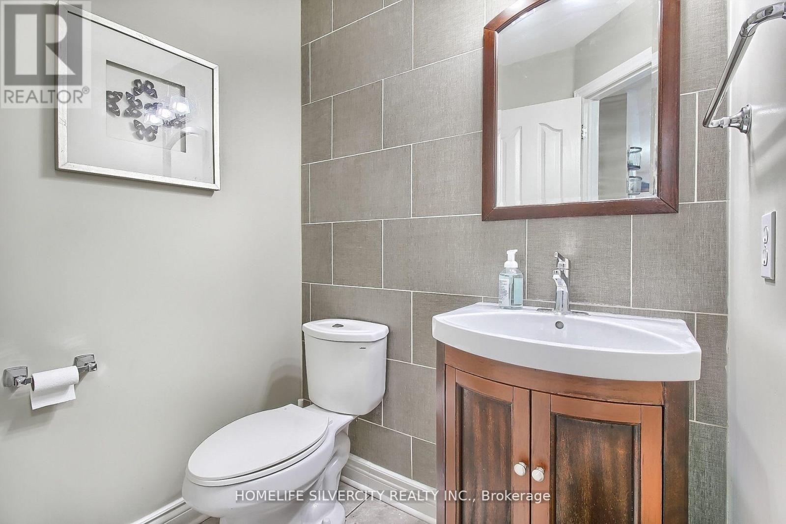 8 PRINCE DR