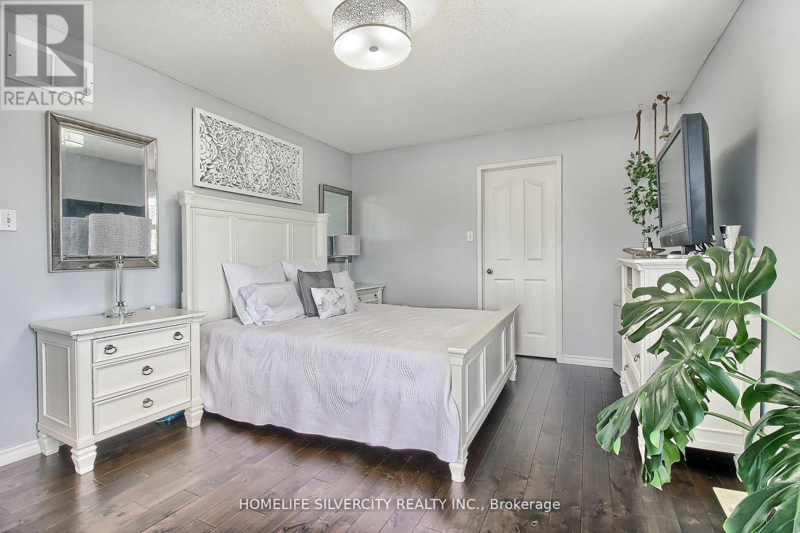 8 PRINCE DR