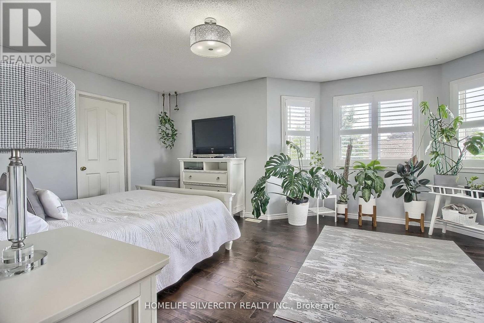 8 PRINCE DR