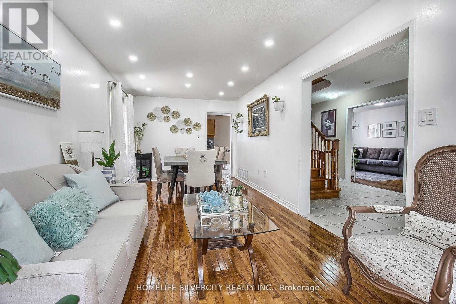 8 PRINCE DR