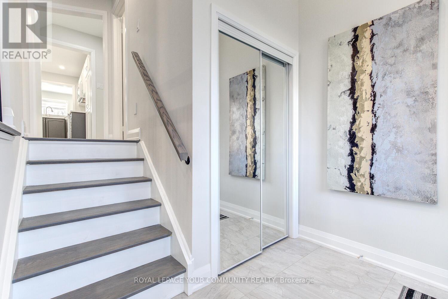 108 FOXFIELD CRES