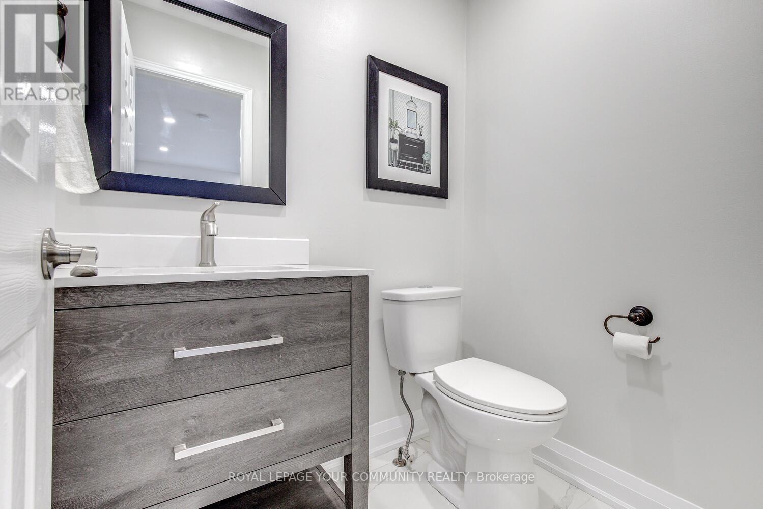 108 FOXFIELD CRES