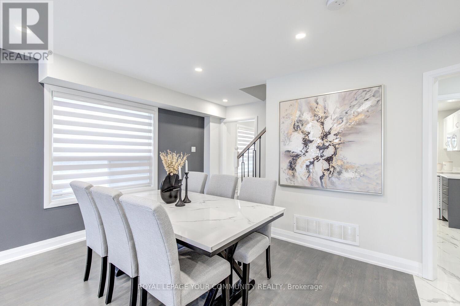 108 FOXFIELD CRES