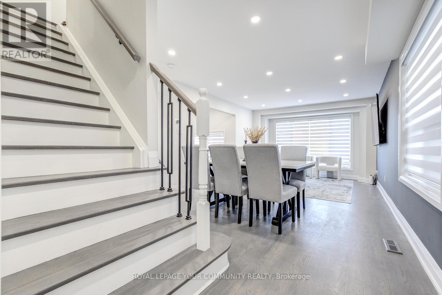 108 FOXFIELD CRES
