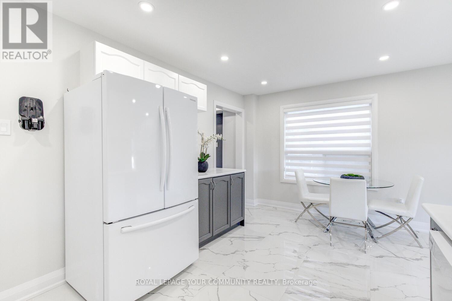 108 FOXFIELD CRES
