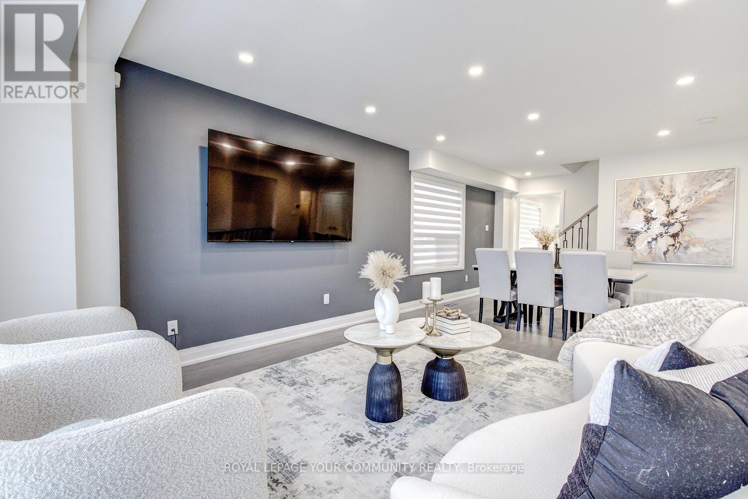 108 FOXFIELD CRES