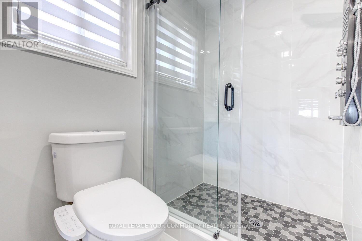 108 FOXFIELD CRES