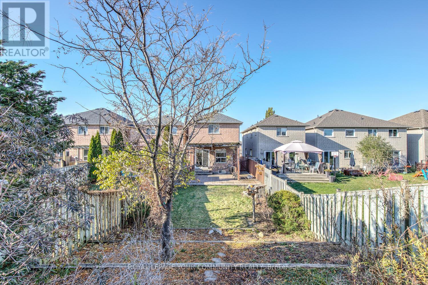 108 FOXFIELD CRES