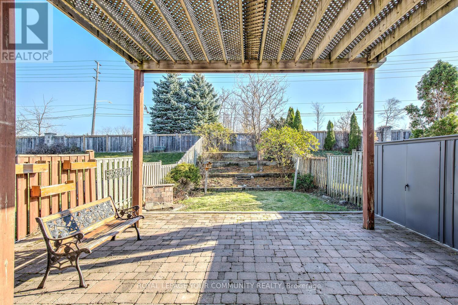 108 FOXFIELD CRES