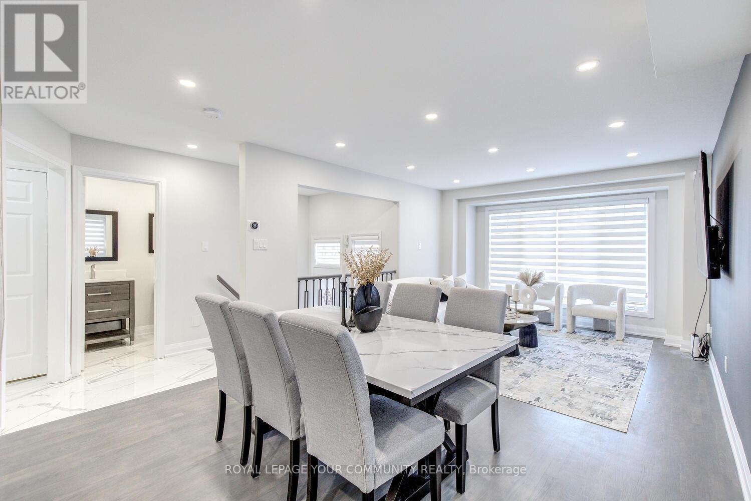 108 FOXFIELD CRES