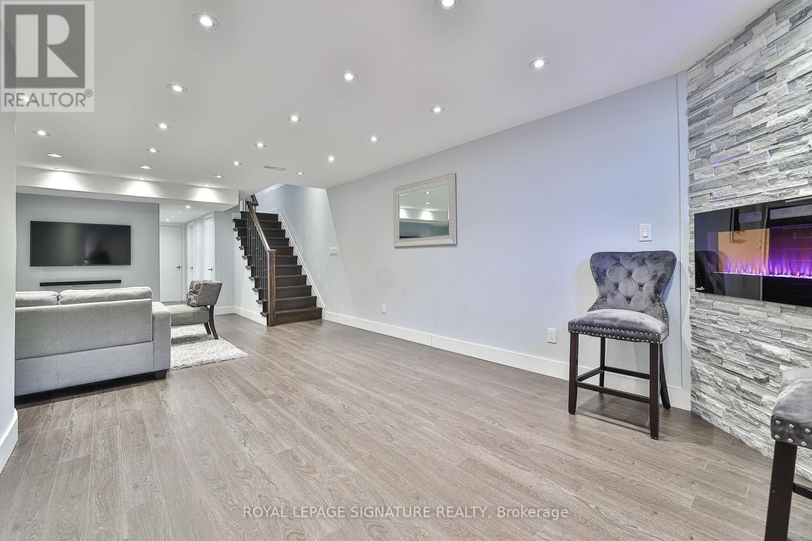 362 ELYSE CRT