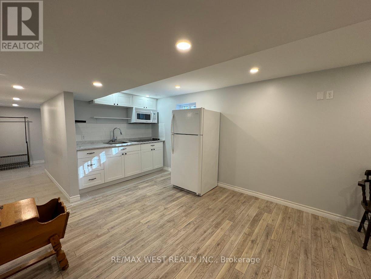 #BSMT -20 BRITANNIA AVE, #Bsmt
